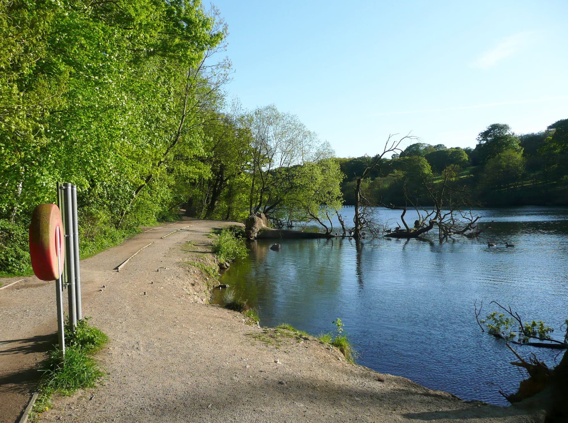 Waterloo Lake, Roundhay Park, Leeds - geograph.org.uk - 4484615
