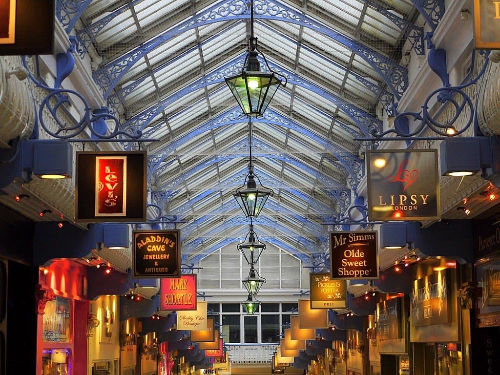 Queens Arcade, Briggate, Leeds (geograph 3321556)